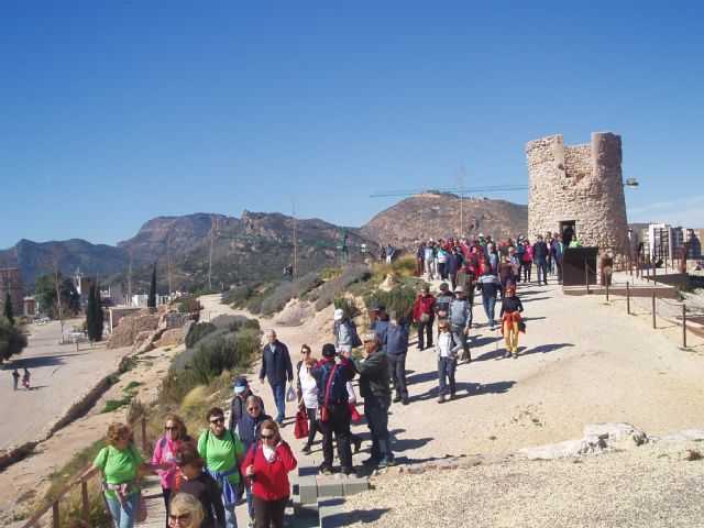 Servicios Sociales llevó a los mayores de ruta por las cinco colinas de Cartagena - 1, Foto 1