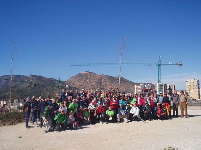 Servicios Sociales llevó a los mayores de ruta por las cinco colinas de Cartagena - 2, Foto 2