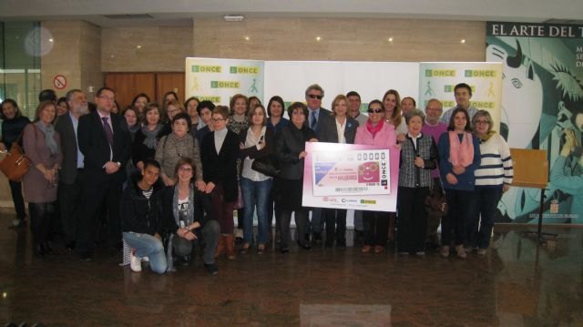 Familia presenta el cupón de la ONCE dedicado a conmemorar el Día Internacional de la Mujer - 1, Foto 1