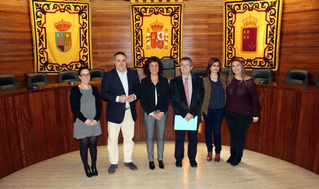 Firma del convenio para el desarrollo del proyecto Replay en Beniel - 3, Foto 3