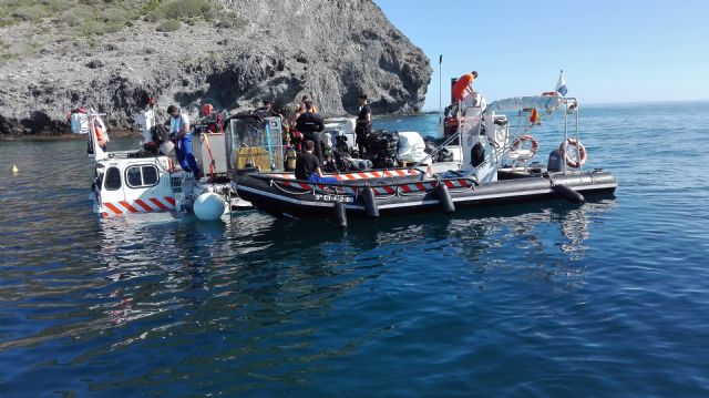 Medio Ambiente instala 30 boyas en el entorno de la Isla Grosa y El Farallón para realizar un amarre ecológico - 1, Foto 1