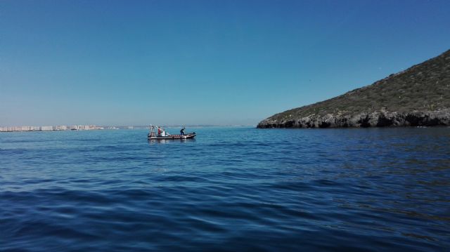 Medio Ambiente instala 30 boyas en el entorno de la Isla Grosa y El Farallón para realizar un amarre ecológico - 2, Foto 2