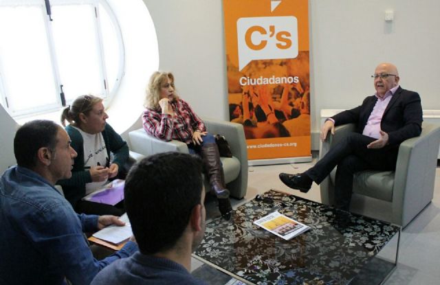 Cs recoge la inquietud de los trabajadores del Servicio de Limpieza de los Colegios Públicos ante el nuevo contrato - 1, Foto 1