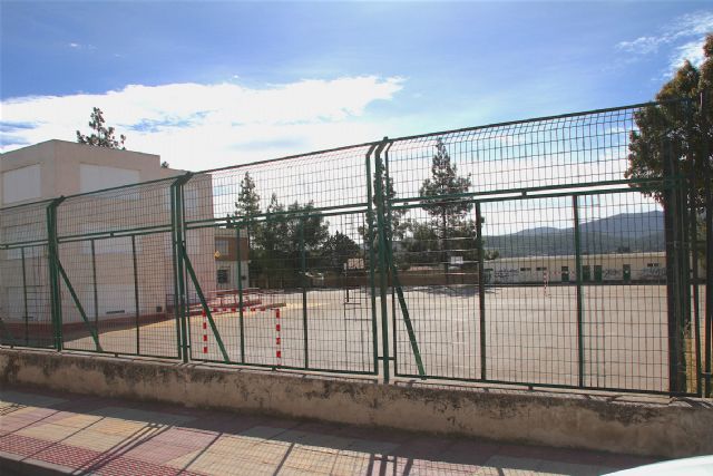 El PP celebra que el IES Vega del Argos vaya a tener en unos meses su pista deportiva cubierta - 1, Foto 1