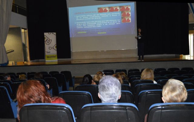 Las Torres de Cotillas se informa sobre las mujeres migrantes y el mercado laboral - 1, Foto 1