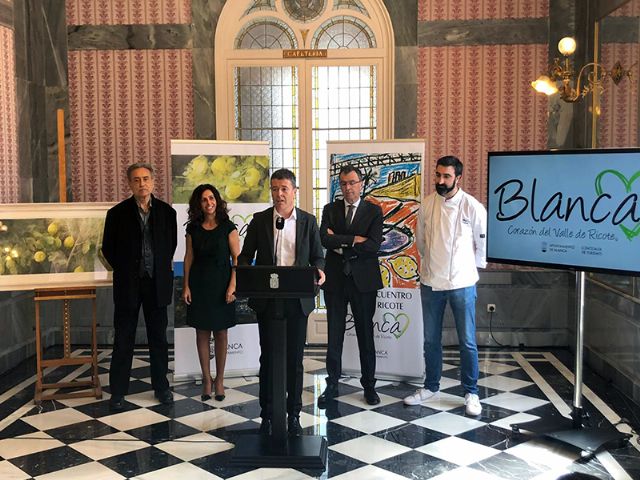 El alcalde de Blanca presenta, en el Teatro Romea, el 'I Gastro-Encuentro del Valle de Ricote' - 1, Foto 1