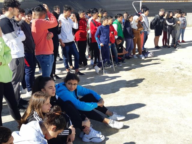 Alumnos del IES Prado Mayor asisten a una exhibición canina de animales que trabajan para contribuir a la recuperación psicológica de víctimas de violencia de género - 5, Foto 5