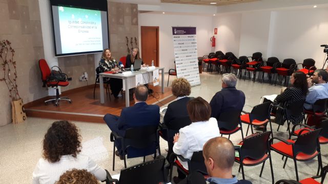 San Pedro del Pinatar acoge una ponencia sobre el principio de igualdad, corresponsabilidad y conciliación en la empresa - 2, Foto 2