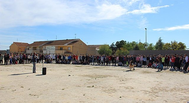 Exhibición canina de animales que trabajan para contribuir a la recuperación psicológica de víctimas de violencia de género, Foto 2