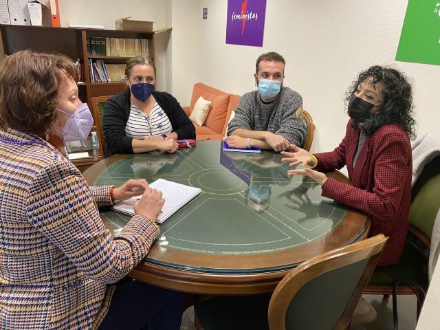 Podemos muestra su apoyo a las trabajadoras de limpieza de La Manga Club e insta a la empresa a la subrogación de la plantilla - 1, Foto 1