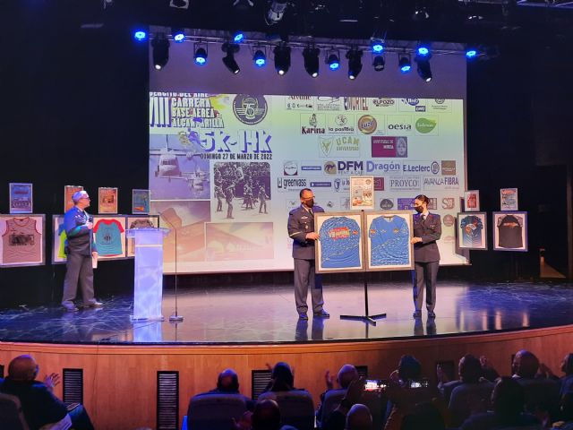 Cáritas Castrense y AMDEM recibirán la recaudación de la VIII Carrera popular de la Base Aérea de Alcantarilla - 3, Foto 3