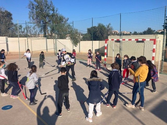 El CEIP Virgen de Begoña realiza una actividad con el Club Hockey Cartagena a través del Programa ADE - 1, Foto 1