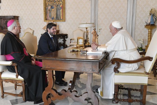 López Miras traslada al Papa Francisco su compromiso con la familia y la defensa de la vida y le invita al Año Jubilar 2024 de Caravaca - 2, Foto 2