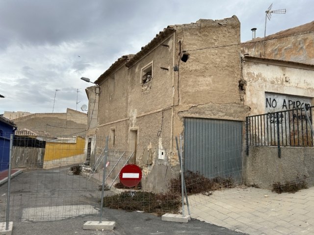 Adjudican las obras de demolición del inmueble en ruinas, situado entre las calles Castillo y esquina con Alquerías