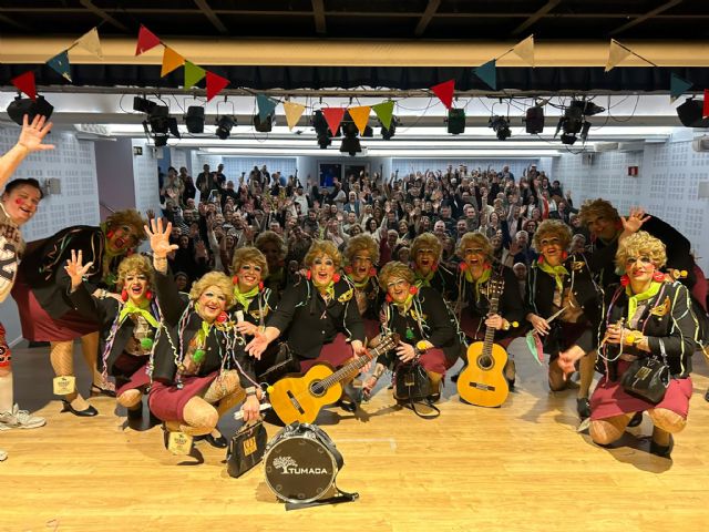 La chirigota de Águilas se estrena en la Casa de la Cultura con un lleno absoluto - 1, Foto 1