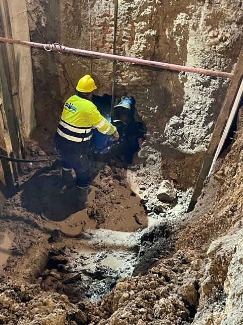 Avanzan los trabajos de reparación de la avería en Gran Vía sin afectar al suministro de agua - 2, Foto 2