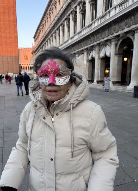 Dolores, de 82 años, cumple el sueño de vivir el Carnaval de Venecia - 2, Foto 2