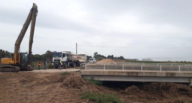 La CHS retira acumulados de vegetación en varios puntos del DPH - 1, Foto 1