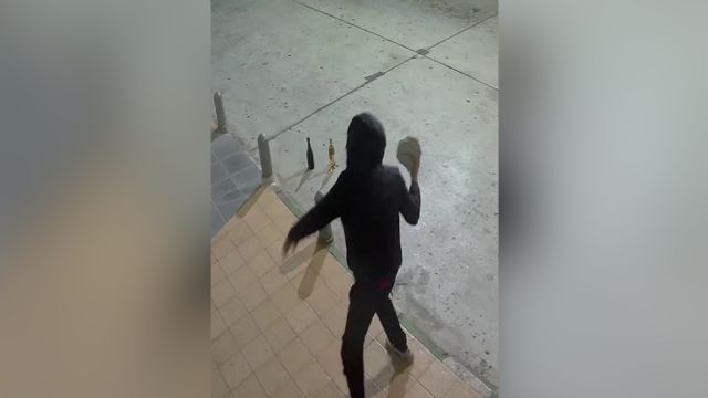 La Guardia Civil detiene a tres individuos por sendos robos en comercios de la Comarca del Noroeste - 2, Foto 2