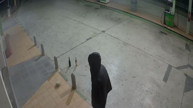 La Guardia Civil detiene a tres individuos por sendos robos en comercios de la Comarca del Noroeste, Foto 6