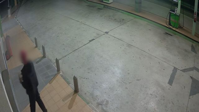 La Guardia Civil detiene a tres individuos por sendos robos en comercios de la Comarca del Noroeste, Foto 8