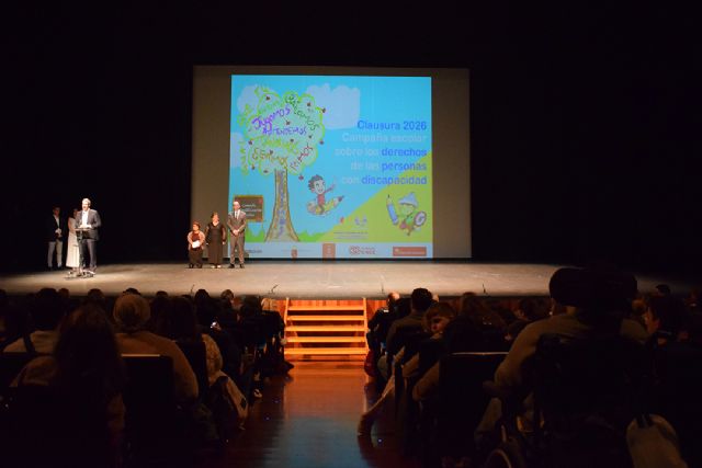 FAMDIF reúne a 400 escolares en el Teatro Circo para clausurar su campaña de sensibilización tras llegar a 2.951 alumnos en la Región - 4, Foto 4