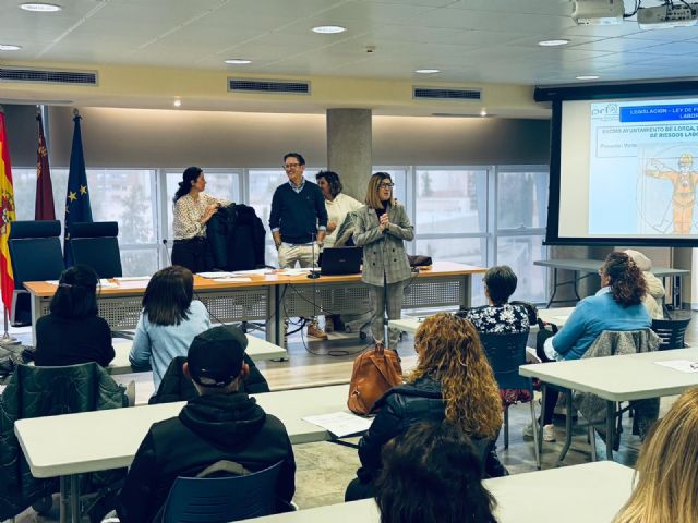 Cerca de un centenar de desempleados ya tienen un trabajo gracias al programa de inserción laboral de los Consejos Comarcales de Empleo del Ayuntamiento de Lorca - 2, Foto 2