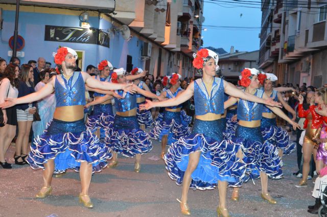 Once carrozas y seis comparsas animan el desfile de carrozas que pone fin a las fiestas de Primavera - 3, Foto 3