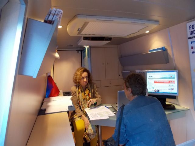 Emprendedores y Empresarios de San Pedro visitan la Oficina móvil del INFO - 1, Foto 1