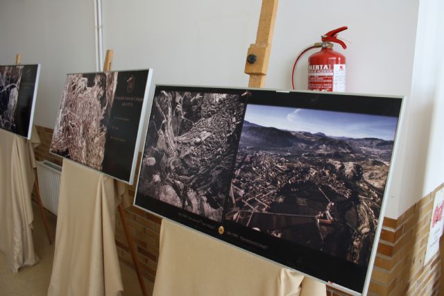 La concejala de Educación y Cultura inaugura la exposición en el colegio Pérez Villanueva - 4, Foto 4