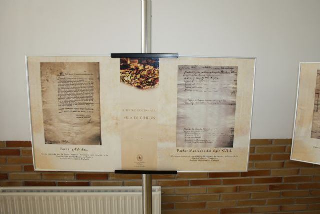 La concejala de Educación y Cultura inaugura la exposición en el colegio Pérez Villanueva - 5, Foto 5