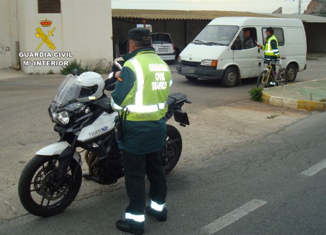 La Guardia Civil despliega un amplio dispositivo de verificación de alcoholemia y drogas en la conducción y detiene a once conductores - 2, Foto 2