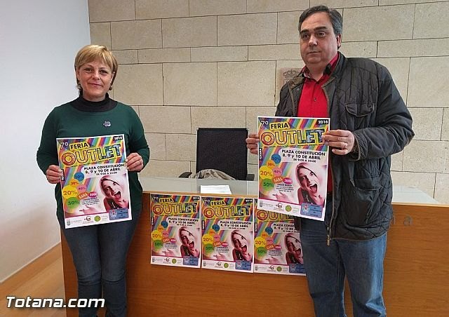 La VII Feria Oultet de Totana se celebra este próximo fin de semana en la plaza de la Constitución, Foto 1