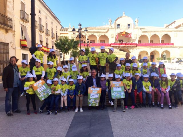 43 alumnos del CEIP Pasico Campillo repartirán el Viernes de Dolores un tríptico sobre la Semana Santa elaborado por ellos mismos tras un intenso trabajo de investigación por proyectos - 1, Foto 1