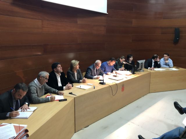 La Mesa de Contratación estudia las 9 ofertas que concurren al Servicio de mantenimiento de alumbrado público - 1, Foto 1