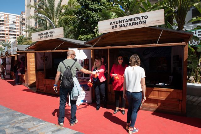 Un stand proyecta el potencial turstico de Mazarrn en las Fiestas de Primavera de Murcia, Foto 3