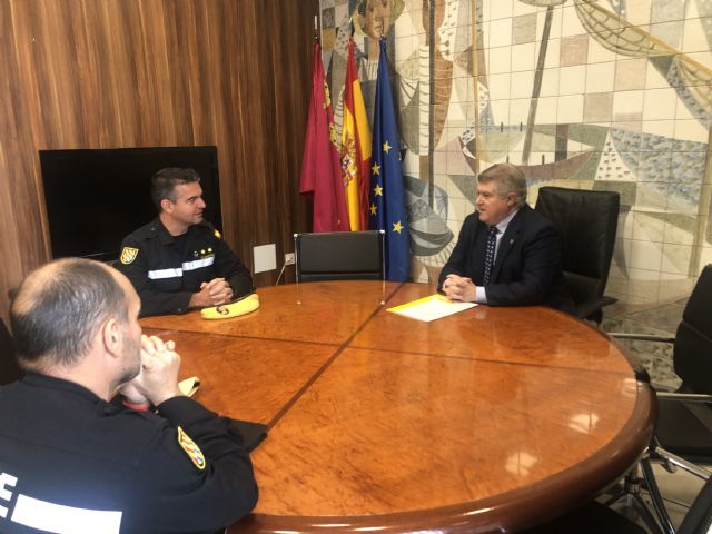 Reunión del delegado del Gobierno con el Jefe del III Batallón de la UME - 2, Foto 2