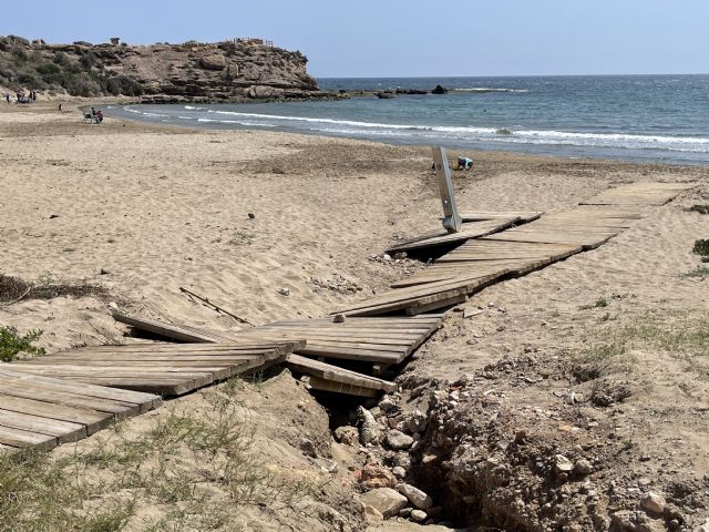 El PP denuncia el estado de abandono de las playas de Águilas durante la Semana Santa - 1, Foto 1
