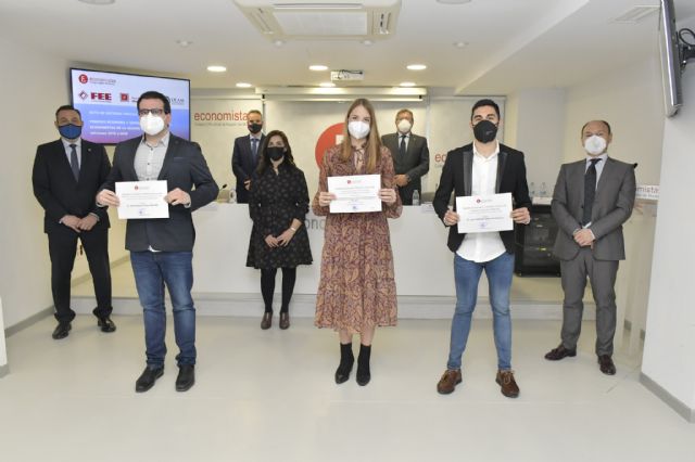 El Colegio de Economistas entrega los Premios a los mejores Expedientes Académicos y Trabajos Fin de Grado de Economía y Empresa de las tres universidades - 2, Foto 2