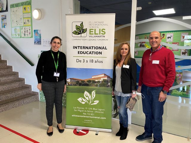 ELIS Villamartín dona más de 50 proyectores y pizarras interactivas a asociaciones de personas con discapacidad y colegios de la Vega Baja y Murcia - 2, Foto 2