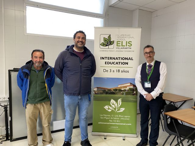 ELIS Villamartín dona más de 50 proyectores y pizarras interactivas a asociaciones de personas con discapacidad y colegios de la Vega Baja y Murcia - 3, Foto 3