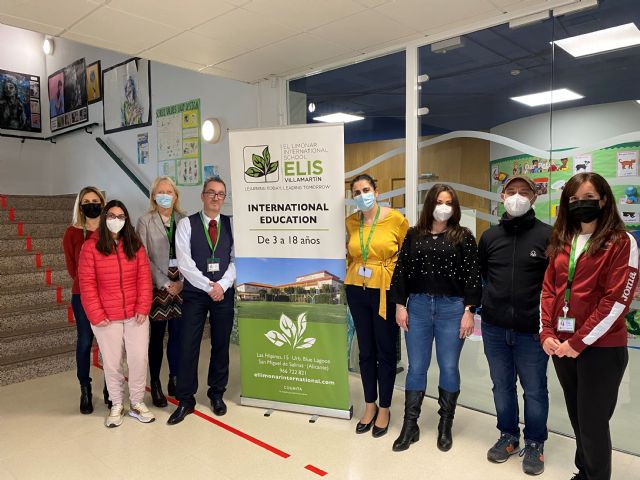 ELIS Villamartín dona más de 50 proyectores y pizarras interactivas a asociaciones de personas con discapacidad y colegios de la Vega Baja y Murcia - 4, Foto 4