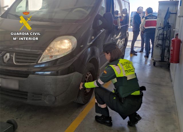 La Guardia Civil desmantela un grupo delictivo dedicado a cometer fraudes en una ITV de Fuente Álamo - 1, Foto 1
