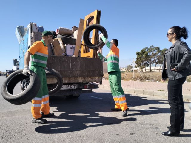 Los vertidos incontrolados siguen siendo el problema principal que afecta a la limpieza en el Polígono Industrial - 1, Foto 1