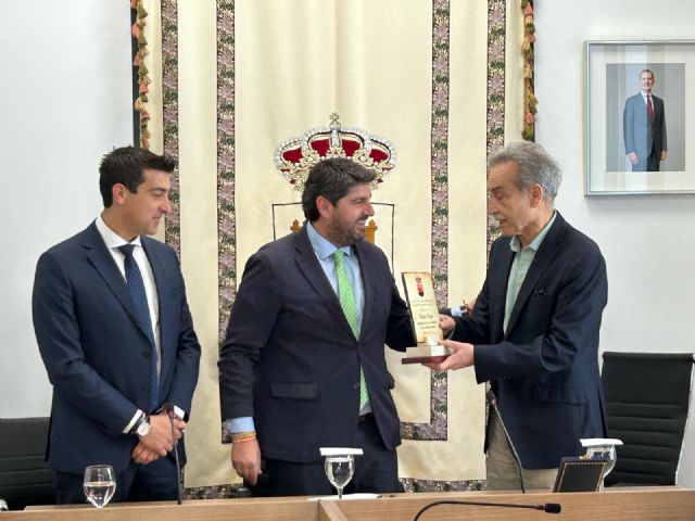 Blanca rinde homenaje al pintor Pedro Cano tras recibir la Medalla de Oro al Mérito en las Bellas Artes por el Ministerio de Cultura - 2, Foto 2