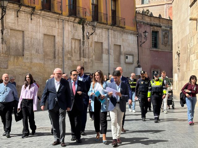 El Ayuntamiento ultima la revisión del centro de la ciudad para garantizar el paso de las procesiones de Semana Santa - 1, Foto 1