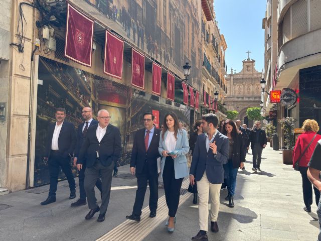 El Ayuntamiento ultima la revisión del centro de la ciudad para garantizar el paso de las procesiones de Semana Santa - 2, Foto 2