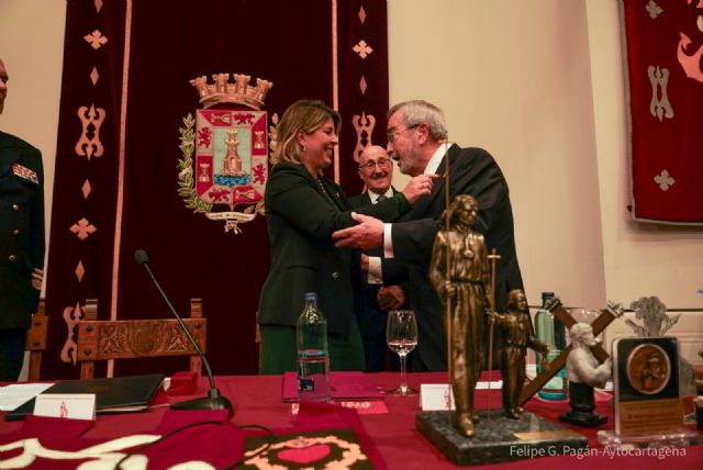 El Procesionista del Año 2025 recibe su Premio en el acto institucional que cada edición acoge el Palacio Consistorial - 1, Foto 1