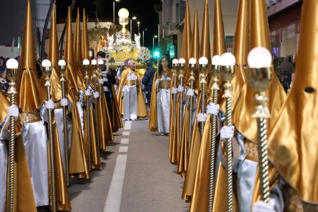 Solemnidad, recogimiento y sentir marcan la Procesión del Santo Entierro - 2, Foto 2