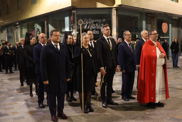 Solemnidad, recogimiento y sentir marcan la Procesión del Santo Entierro - 4, Foto 4